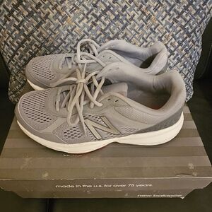 New Balances Sneaker.. Gently worn.